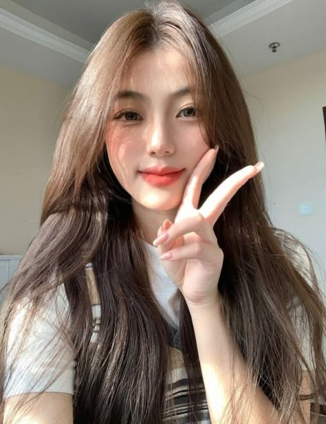 Easy Hairstyles For School, Uzzlang Girl, Hairdo For Long Hair, Pretty Selfies, Korean Hairstyle, Medium Length Hair Cuts, Korean Beauty, Ulzzang Girl, Aesthetic Girl