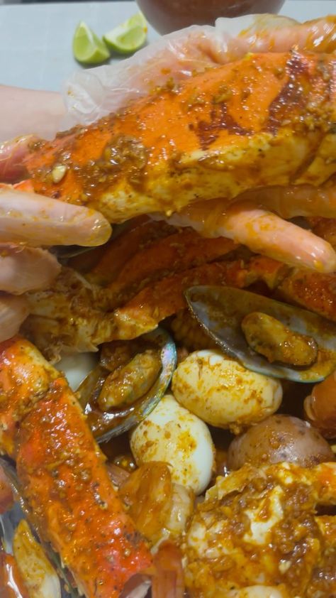 scajunnation on Instagram: Rich, sweet and irresistible ❤️❤️❤️ #kingcrab #seafood #seafoodboil #shrimp #mukbang #crab #crablegs #lobster #kingcrablegs #seafoodlover… Crab Dinner Recipes, Crab Aesthetic, Crab Meals, Crab Dips, Crab Appetizers, Boiled Seafood, Crab And Shrimp Recipe, Crab Dinner, Breakfast Brunch Party