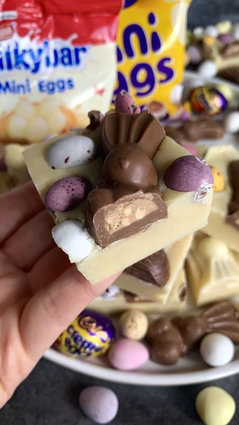 Easter Fudge Recipes, Fun Fudge Flavors, Fudge Flavors Holidays, Mom’s Fudge, Fudge Filled Easter Eggs, Easter Fudge, Sour Sweets, Easter Cooking, School Dinner