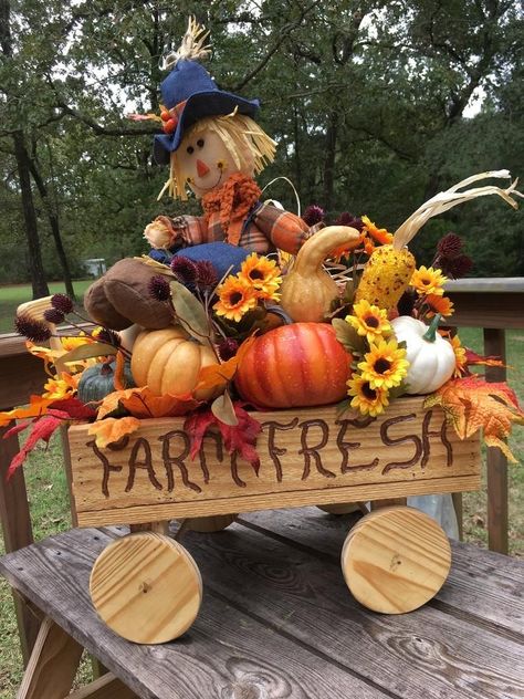 Fall Wagon Decor, Wagon Decor, Pumpkin Wagon, Wagon Ideas, Fun Diy Halloween Decorations, Fall Yard Decor, Scarecrow Pumpkin, Wreaths Fall, Fall Pumpkin Decor