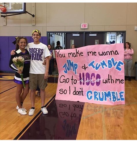 Yay for cheerleader asking Hoco Poster Ideas, Asking To Homecoming, Creative Prom Proposal Ideas, Cute Hoco Proposals, Homecoming Poster Ideas, Cute Promposals, Prom Posters, Cute Homecoming Proposals, Cute Prom Proposals