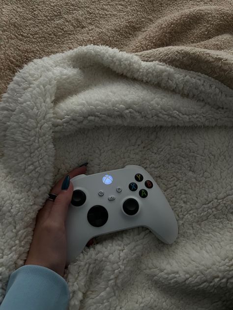 xbox controller Controler Aesthetic, Video Gamer Aesthetic, Xbox Controller Aesthetic, Fursona Aesthetic, Games Widget, Xbox Profile Pictures, Xbox Aesthetic, Playstation Aesthetic, Gamer Girl Aesthetic