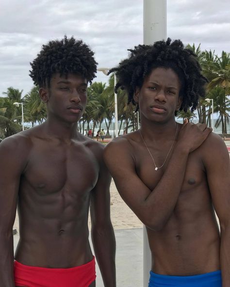 Fine Dark Skin Men, Men Bodies, Dark Skin Boys, Dark Skin Men, Black Men Street Fashion, Black Men Hairstyles, Cute Black Guys, Attractive Guys, Young Men