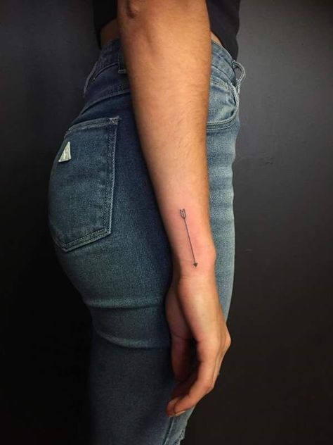 Arrow Tattoo Placements, New School Tattoos, Tattoo Side, Model Tattoos, Arrow Tattoos For Women, Tattoo Arrow, Small Arrow Tattoos, Tattoo Son, Dragon Tattoo For Women