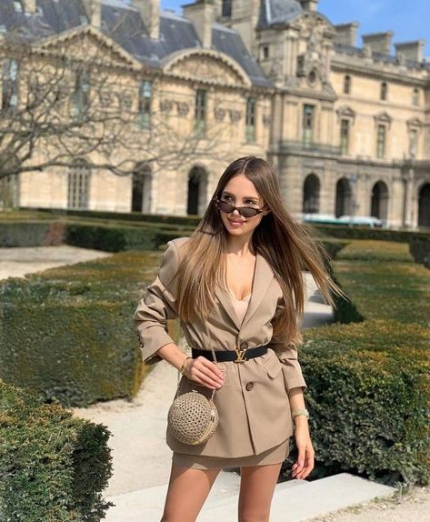 Lv Belt Women Outfit, Canada Outfits, Fashionable Work Outfit, Girl Swag, Lv Belt, Edgy Outfits, Outfits Casuales, Travel Outfit, Classy Outfits