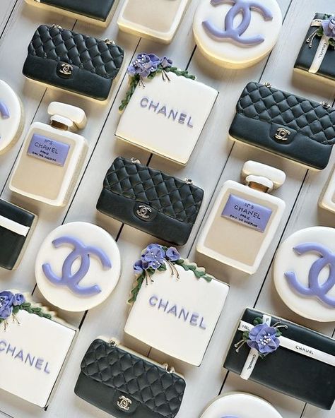 Chanel No 5 Party Theme, Dior Cookies, Chanel Cookies, Chanel Birthday Cake, Chanel Baby Shower, 39 Birthday, Chanel Birthday Party, Cake Treats, Chanel Cake