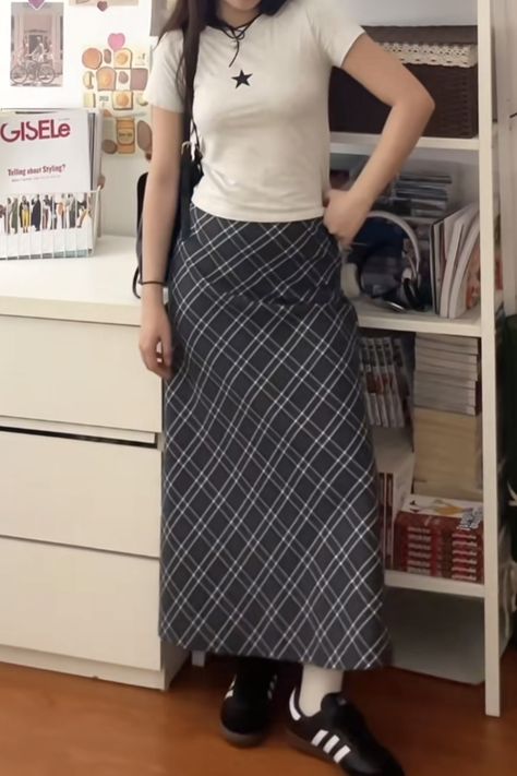 Modest Girly Outfits, School Fit, Easy Trendy Outfits, Fits Inspo, Skirt Fits, Swaggy Outfits, Plaid Skirt, 가을 패션, Casual Style Outfits