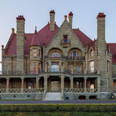 5,092 Likes, 53 Comments - Historical Homes Of America (@historicalhomesofamerica) on Instagram: “Craigdarroch Castle in Victoria, British Columbia, Canada, is a historic, Victorian-era Scottish…” Craigdarroch Castle, Historical Homes, Victorian Mansion, Victoria British Columbia, Victorian Mansions, Castle House, Victoria Bc, Travel Lover, Dream Home Design