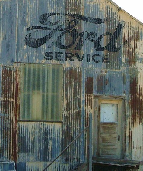 Old Garage Vintage, Corrugated Metal Siding, Restaurant Exterior Design, Americana Aesthetic, Cool Garages, Old Garage, Ghost Signs, Metal Siding, Emperors New Groove