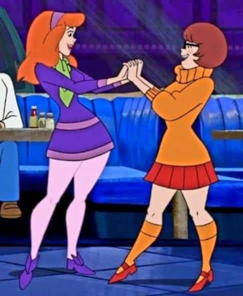 Vera Scooby Doo, Daphne X Velma, Velma Halloween Costume, Scooby Doo Halloween Costumes, Duo Ideas, Cartoon Halloween Costumes, Velma Costume, Scooby Doo Costumes, Disney Duos