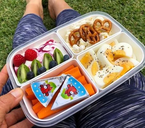 Laughing Cow Cheese Snacks, Snackbox Ideas, Easy Simple Lunch, Snack Box Ideas, Back To School Inspiration, Lunch Box Idea, Small Lunch, Meal Prep Snacks, Healthy Lunch Snacks