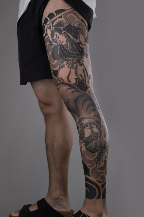 Tiger Leg Sleeve Tattoo Men, Mens Thigh Sleeve Tattoo, Japanese Style Leg Tattoo, Leg Sleeve Tattoo Japanese, Japanese Leg Sleeve Tattoo Men, Sleeve Tattoo Designs Men, Japanese Style Tattoo Sleeve, Cool Leg Tattoos For Guys, Ukiyoe Tattoo