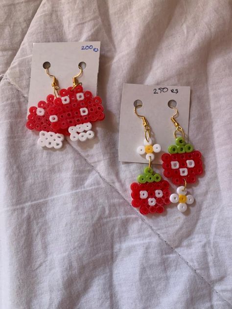 Small Perler Earrings, Cute Perler Bead Earrings, Pyssla Earrings, Perler Beads Earrings, Melt Beads, Melt Beads Patterns, Pixel Beads, Pearl Beads Pattern, Easy Perler Beads Ideas