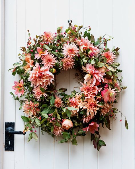 Autumn Dahlia, Dahlia Wreath, One Wild And Precious Life, Wild And Precious Life, Dried Floral Wreaths, Sustainable Flowers, Beautiful Home Gardens, Wild Garden, British Flowers