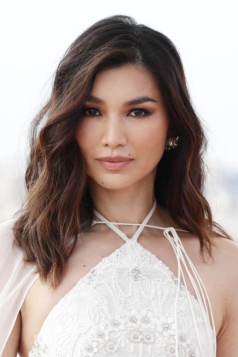 Gemma Chan promotes Eternals in Italy in spectacular wearable art and exquisite headpiece Gemma Chan Hair, Gemma Chan, Cool Haircuts, Medium Length Hair Cuts, Bridal Makeup, Look Fashion, Face Shapes, Wedding Makeup, Medium Length