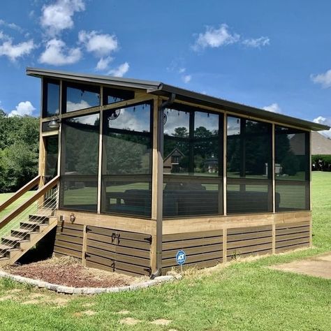 Happy Sunday! ☀️📰🍂 While you're having your morning coffee & reading the news, take a look at this awesome free-standing screened porch by @bamaexteriors in AL. These guys absolutely knocked this install out of the park! Those #unobstructedviews make this the place to be as the weather begins to change. 🛠️🙌 #screeneze #screenezesystem #porchlife #nospline #outdoorliving #lovemyporch Screen Porch Greenhouse, Prefab Screened In Porch, Rv Screen Rooms Diy, Free Standing Screened In Porch, Screened In Porch On Mobile Home, Rv Screen Porch Ideas, Greenhouse Screened Porch, Screened In Porch For Camper, Freestanding Screened In Porch