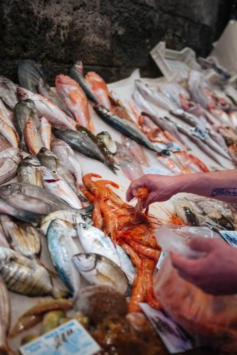 Catania Fish Market, Sicily Food, Summer Vacation Destinations, Mediterranean Living, Italian Aesthetic, Seafood Market, Cities In Italy, Winter Destinations, Fish Market