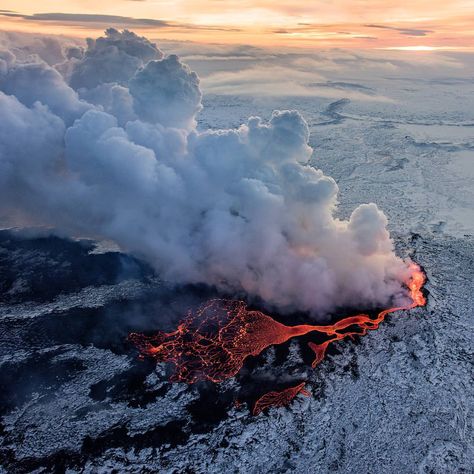 Iceland Photos, Win A Trip, Iceland Travel, To Infinity And Beyond, Cool Landscapes, Natural Phenomena, Amazing Nature, Volcano, Natural Wonders