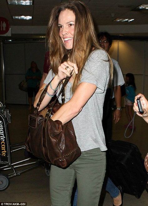 Hilary Swank travelling with her Campomaggi Bag http://www.pierotucci.com/men/Campomaggi/ Campomaggi Bags, Hilary Swank, Brown Leather Bag, Distressed Leather, Louis Vuitton Bag Neverfull, Leather Design, Celebrity Style, Leather Bag, Brown Leather