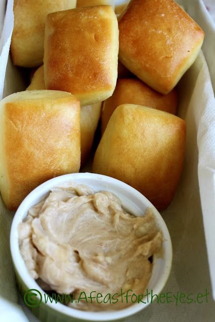 Copycat Texas Road House Rolls with Cinnamon-Honey Butter - A Feast For The Eyes Texas Road House Rolls, Road House Rolls, Roadhouse Rolls, Honey Butter Recipe, Texas Roadhouse Rolls, Cinnamon Honey Butter, Cinnamon Honey, Homemade Rolls, Cinnamon Butter