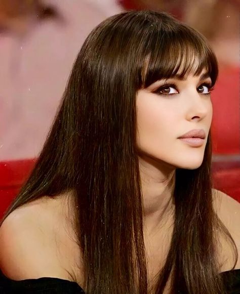 M.BELLUCCI on Instagram: “#monicabellucci” Italian Makeup, Italian Actress, Aesthetic Quotes, Monica Bellucci, Hair Inspo, Brown Hair, Pretty People, Hair Inspiration, Bangs