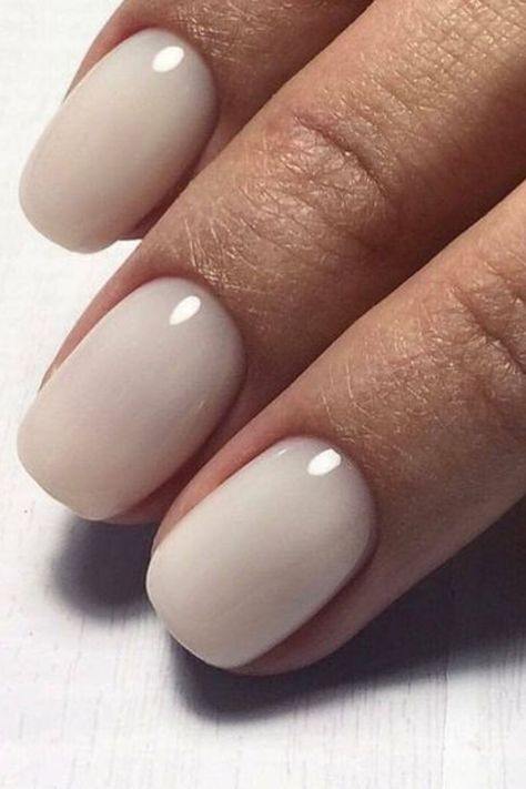 Unghie color latte: uno stile intramontabile Latte Nails, White French Tip, Milky Nails, Beige Nails, Vanilla Latte, Neutral Nails, Elegant Nails, Nail Decals, Manicure And Pedicure