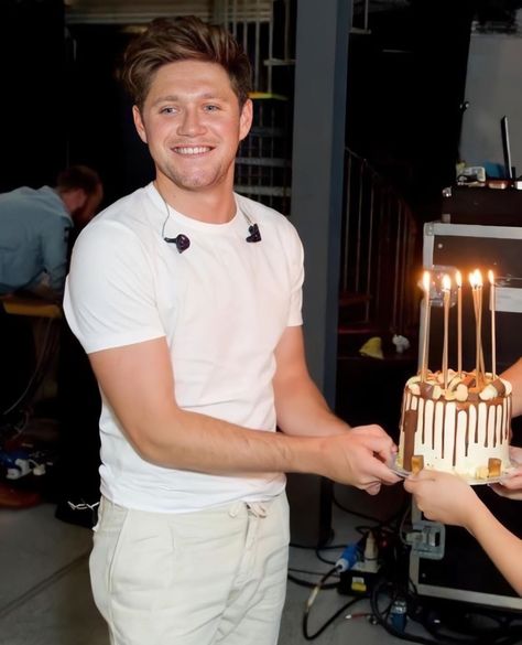 Niall Horan Birthday, 19 Bday, Irish Accent, Irish Singers, Irish Princess, Irish Boys, One Direction Pictures, James Horan, Falling In Love With Him