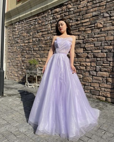 Dresses For Wedding Party, Dubai Evening, Strapless Organza, Formal Prom Dresses, Strapless Evening Dress, Lavender Dresses, Dresses For Wedding, Stage Costume, Arab Women