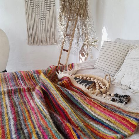 Thick Knitted Blanket, Fireplace Rugs, Home Decor Traditional, Wool Bed, Temperature Blanket, Cozy Texture, Wool Throw Blanket, Bohemian Home Decor, Sunday Evening