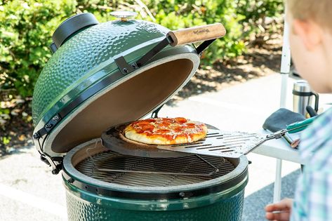 Grilled Pizza Recipe on the Big Green Egg - Meadow Creek Barbecue Supply Green Egg Pizza, Big Green Egg Pizza, Egg Pizza Recipes, Oven Wedges, Green Egg Accessories, Grilled Pizza Recipes, Egg Packaging, Ceramic Grill, Cooking Pizza