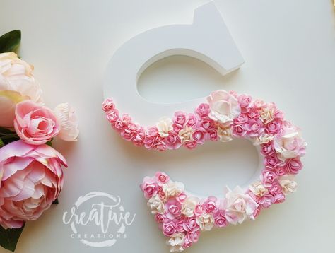 Wooden Alphabet Letters Decoration, Decorated Initial Letters, Decorating Wooden Letters, Initial Decor Letter, Diy Letter Decor Initials, Wooden Letter Decoration Ideas, Diy Letter Decor, Letter Decoration Ideas, Wooden Letters Diy