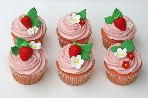 Strawberry Cupcakes with Fondant Decorations Strawberry Cupcakes Design, Berry Themed Food, Strawberry Centerpiece Ideas, Lucy Birthday, Strawberry Picnic, Strawberry Shortcake Cupcake, Strawberry Birthday Cake, Strawberry Shortcake Birthday, First Birthday Cupcakes