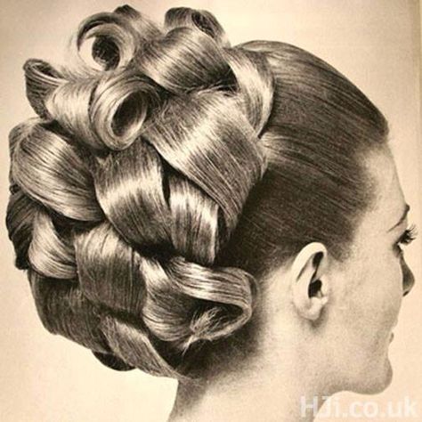 60's hair up do Updo Curls, Curled Updo, 1960s Hair, Hairstyle Long, 60s Hair, Barrel Curls, Bouffant Hair, Hairstyle Gallery, Retro Hairstyles