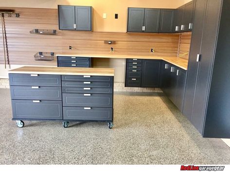 Officine In Garage, Custom Garage Cabinets, Garage Systems, Garage Storage Inspiration, Plan Garage, Diy Garage Storage Cabinets, Garage Design Interior, Garage Workshop Organization, Finished Garage