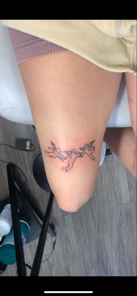 above the knee linework simple tattoo idea Above The Knees Tattoos Women, Angels Above Knee Tattoo, Tattoo Above The Knee Women, Mini Leg Tattoo, Above Tattoo Knee, Thigh Simple Tattoos Women, Small Back Of Leg Tattoo, Tattoos For Women Above Knee, Leg Tattoos Linework