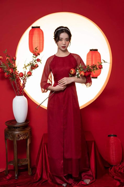 Mulan Photoshoot, Chinese New Year Photoshoot, Chinese Moon Festival, New Year Photoshoot, Instagram Design Creative, Gold Wallpaper Background, Wedding Stage Design, Chinese Decor, Moon Festival