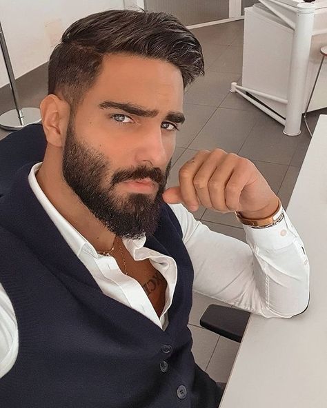 Mens Haircuts Short Hair, Beard Styles Short, Beard Haircut, Smart Casual Menswear, Latin Men, Slim Fit Suit Men, Latino Men, Beard Styles For Men, Italian Men