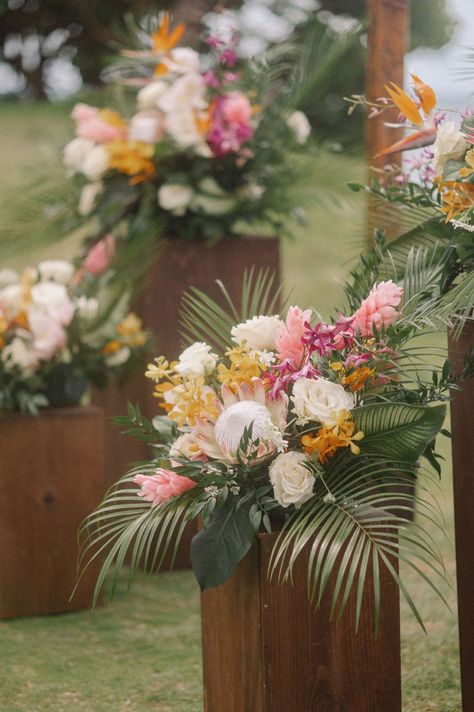 Hannah & Raffy’s Fun-Loving Tropical Wedding at Oahu’s Loulu Palms — Love Letter Weddings Palm Leaf Wedding Decor, Tropical Wedding Arch Ideas, Dark Tropical Wedding, Tropical Wedding Florals, Tropical Garden Wedding, Tropical Themed Wedding, Tropical Wedding Bouquets, Garden Chic Wedding, Dark Tropical