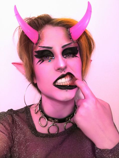 Pink Demon, Hot Halloween, Demon Girl, Pink Makeup, Monster Girl, Mirror Mirror, Colorful Wallpaper, Halloween Makeup, Halloween Face Makeup