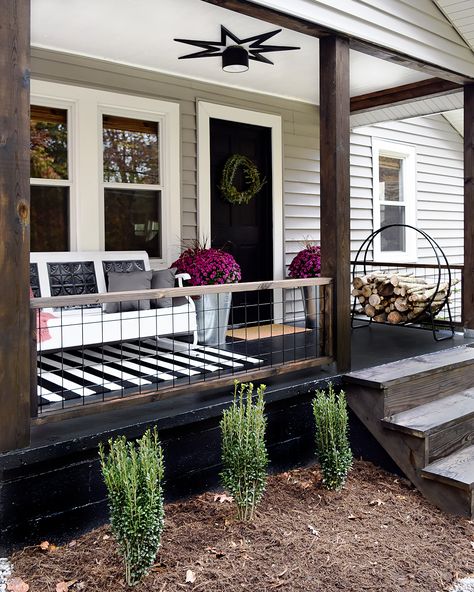 Front Porch Railing Ideas, Porch Railing Ideas, Veranda Design, Front Porch Railings, Front Porch Makeover, House Porch, Porch Remodel, House Front Porch, Concrete Patios