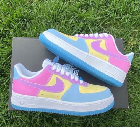 Nike Air Force 1 React, Girls Shoes Teenage, Rave Shoes, Air Force 1 Shoes, Nike Shoes Air Force, Nike Shoes Girls, Basket Style, Jordan Shoes Girls, All Nike Shoes