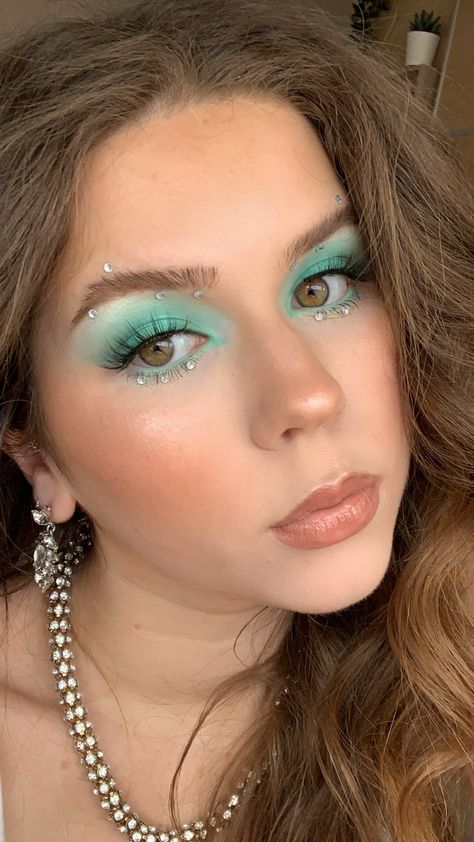 Eyeshadow Looks With Gems, Mint Makeup Looks, Eyeshadow With Gems, Make Up With Gems, Gem Makeup Looks, Makeup Looks With Gems, Makeup With Gems, All Makeup Products, Mint Makeup