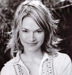 Actor, Musician and Activist, the beautiful Leisha Hailey  #sapphicscribes Spirited Sapphire Publishing Alice L Word, The L Word Alice, Leisha Hailey, L Word, The L Word, Long Bangs, Good Hair Day, Girl Crushes, Hair Day