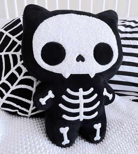 Pillows To Sew Ideas, Plushy Templates, Halloween Stuffed Animals Diy, Sewed Plushies, Skeleton Plushies, Moth Plushies, Horror Plushies, Skeleton Teddy Bear, Skeleton Pillow