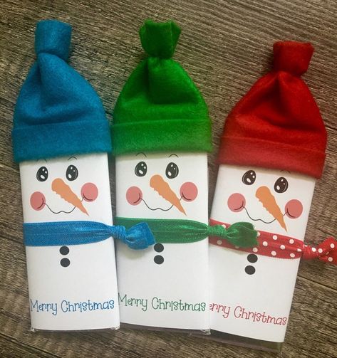 Snowman Candy Bar With Hat and Scarf Personalized and Fully | Etsy Snowman Candy Bar, Winter Hat And Scarf, Christmas Candy Bar, Frame Ornaments, Personalized Candy Bar Wrapper, Personalized Candy Bars, Xmas Candy, Halloween School Treats, Hershey Candy Bars