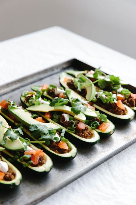 (dairy-free) These taco stuffed zucchini boats are the perfect healthy appetizer or main meal. They're also dairy free! Paleo Taco, Taco Stuffed Zucchini, Keto Dairy, Stuffed Zucchini Boats, Taco Filling, Gluten Free Dinner Easy, Metabolism Diet, Healthy Appetizer, Bon Apetit