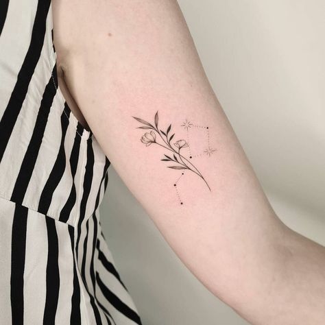 Big Dipper Tattoo Ideas, Planet Flower Tattoo, Little Dipper Tattoo, Big Dipper Tattoo, Dipper Tattoo, Dean Tattoo, Orion Tattoo, North Star Tattoos, Tattoo Bear