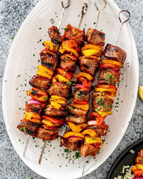 Beef Skewers Grill, Kebab Meat, Kebab Sticks, Steak Kebabs, Beef Kebabs, Kebab Skewers, Meat Skewers, Veal Recipes, Beef Skewers