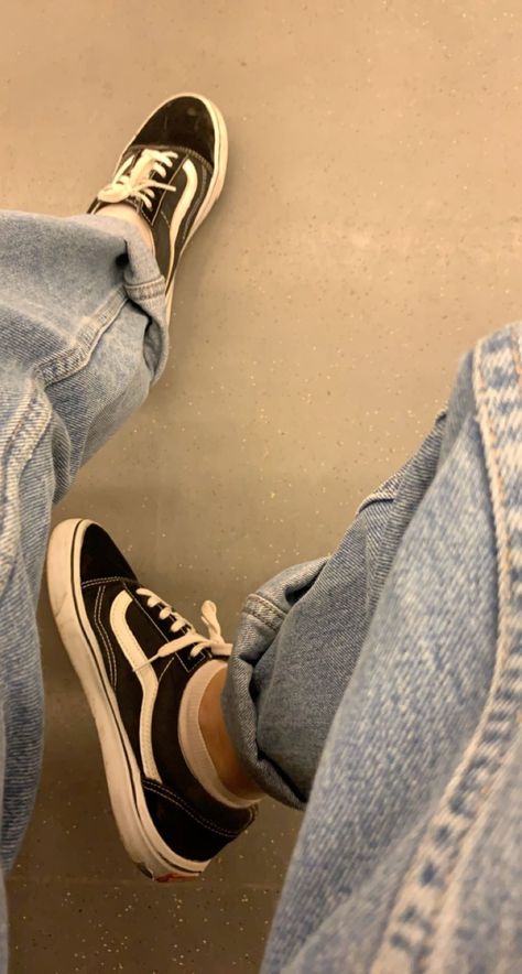 Black Vans Aesthetic, Vans Aesthetic Outfit, Vans Outfit Aesthetic, Vans Old Skool Outfit, Black Vans Outfit, Aesthetic Skater, Vans Aesthetic, Vans Outfit, Intraday Trading