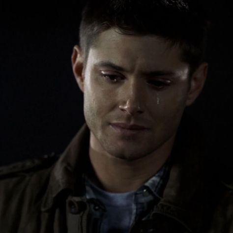 Dean Winchester Crying, Dean Winchester Supernatural, Supernatural Aesthetic, Baby Apple, Supernatural Movies, Tears In Eyes, Supernatural Wallpaper, Gentleman Aesthetic, John Winchester